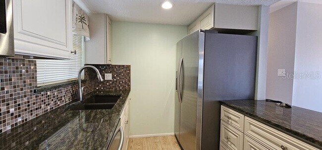 Building Photo - 1400 Mineo Dr