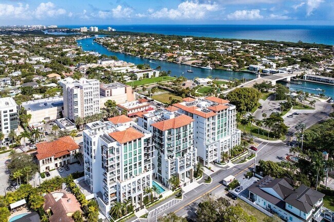 Building Photo - 495 E Royal Palm Rd