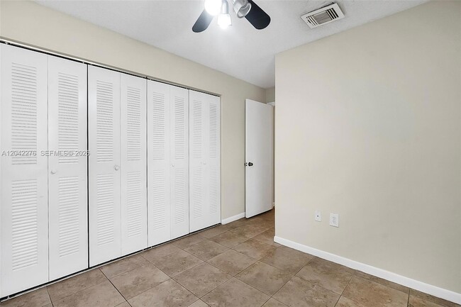 Building Photo - 681 Thornridge Ave