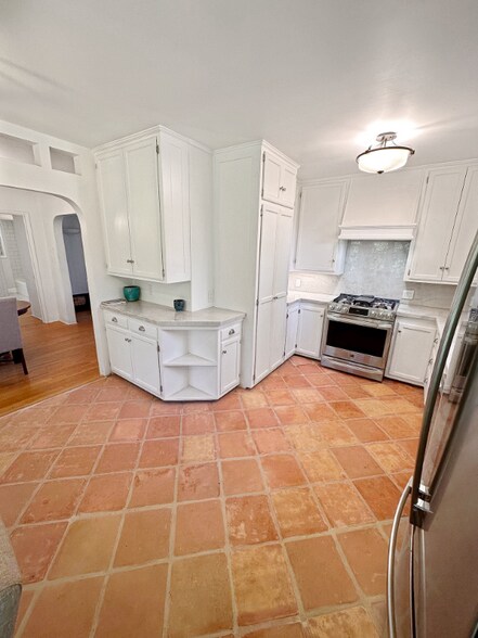 Building Photo - 2 Eucalyptus Ln