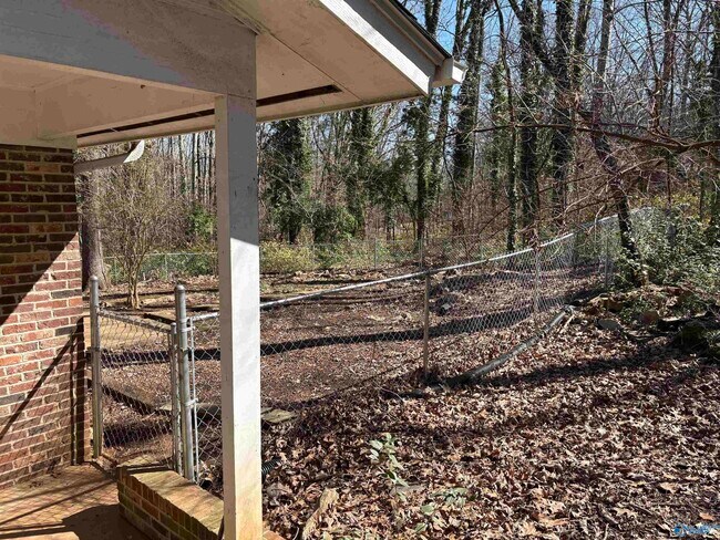 Building Photo - 9527 Hemlock Dr SE