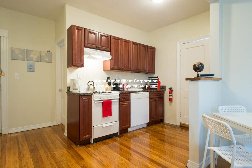 Building Photo - 58 Queensberry St