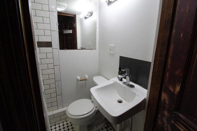 Building Photo - 3.0 bedroom in Cambridge Massachusetts 02140