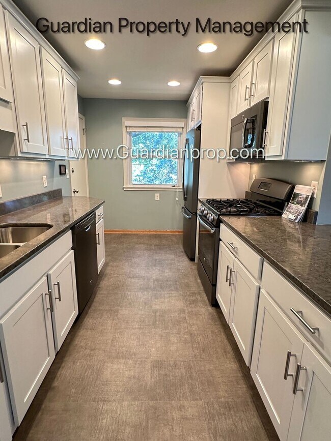 Building Photo - Linden Hills Main Upper Level  Duplex, Fenced Yard, 1 Car Garage, Dishwasher, Storage, Laundry