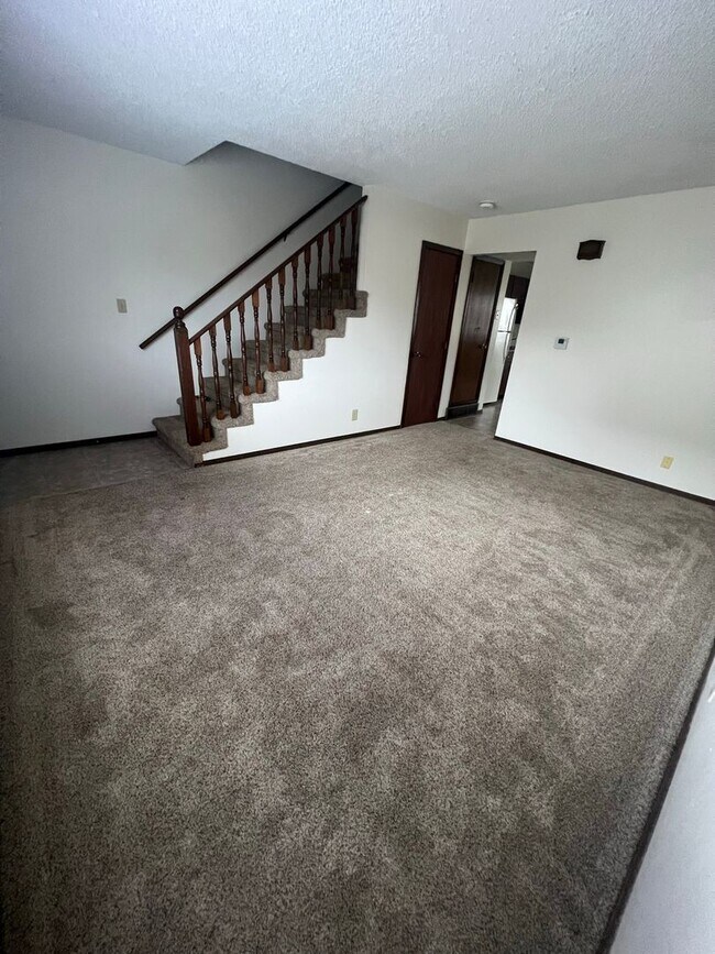Building Photo - 509 Elm Ave
