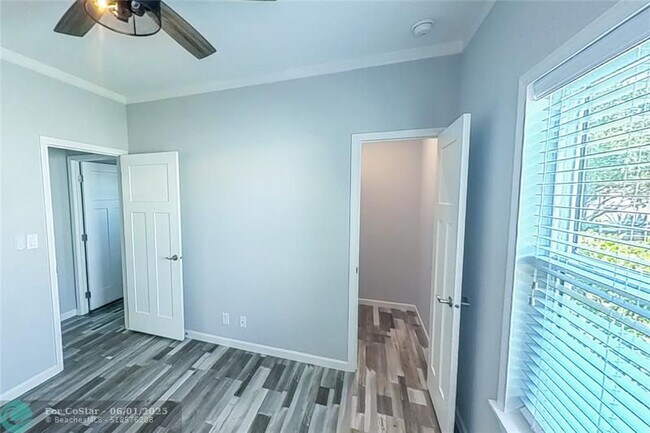 Building Photo - 1757 12th Ct N
