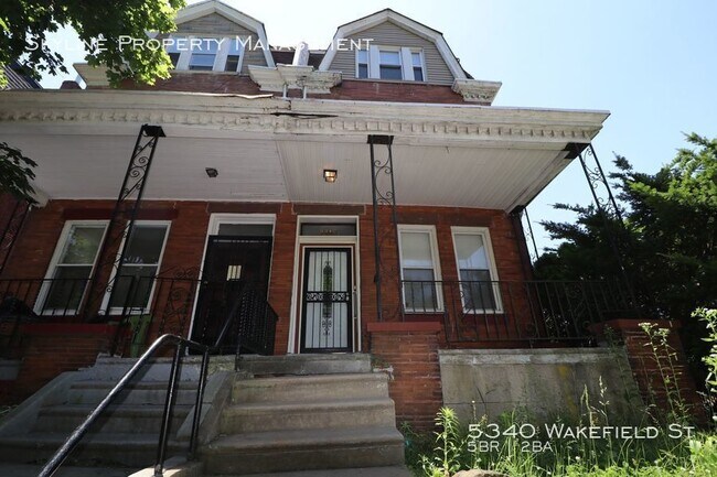 Building Photo - Beautiful Updated 5 Bedroom House