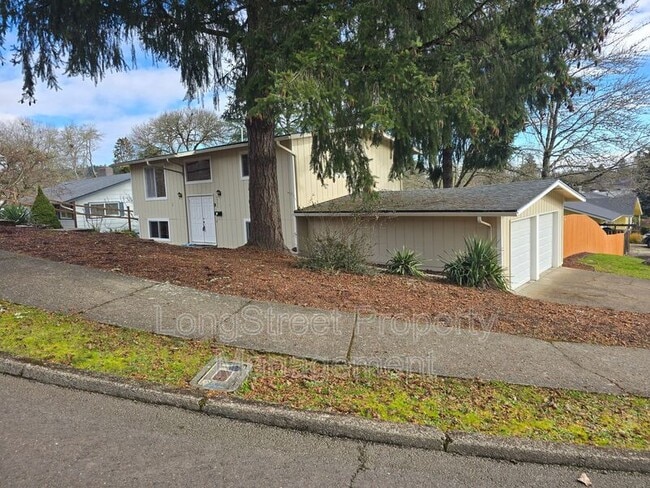 Building Photo - 2911 NW Ashwood Dr