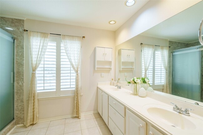 Building Photo - 2 Mystic Glade Ct