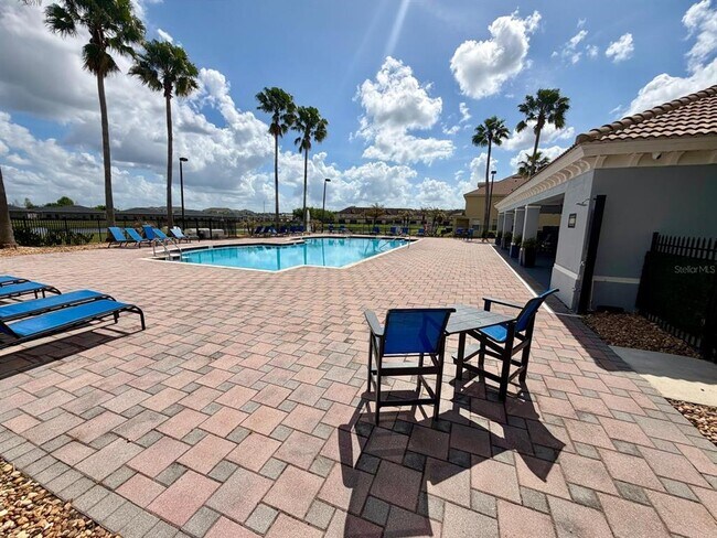 Building Photo - 3041 Ashland Ln S