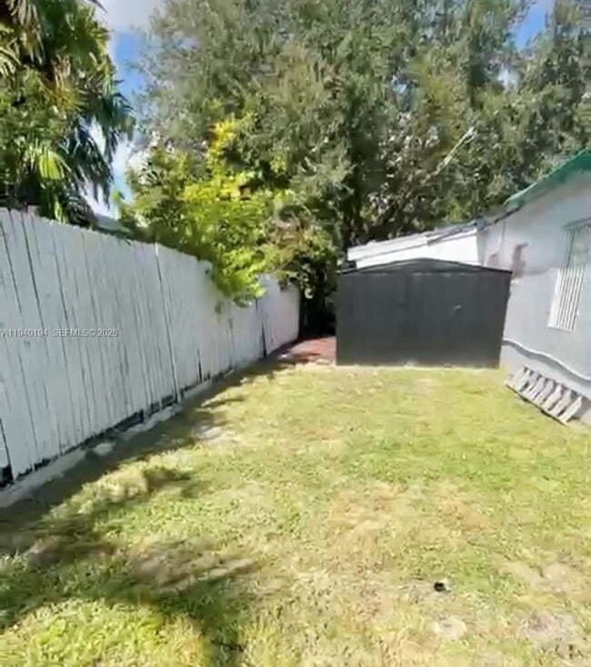 Building Photo - 1332 NE 177th St