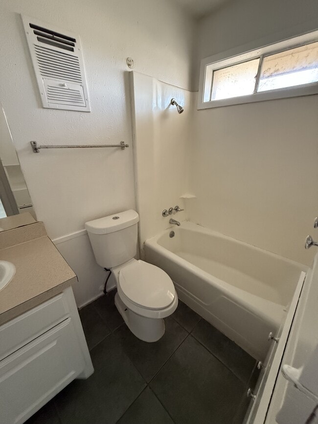 Building Photo - 3025 Lourdes St