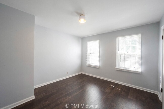 Building Photo - Charming 2 Bed, 1 Bath Duplex with House-L...