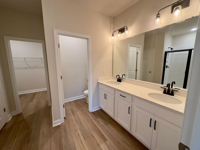 Building Photo - Custom Home in Bella Vita!