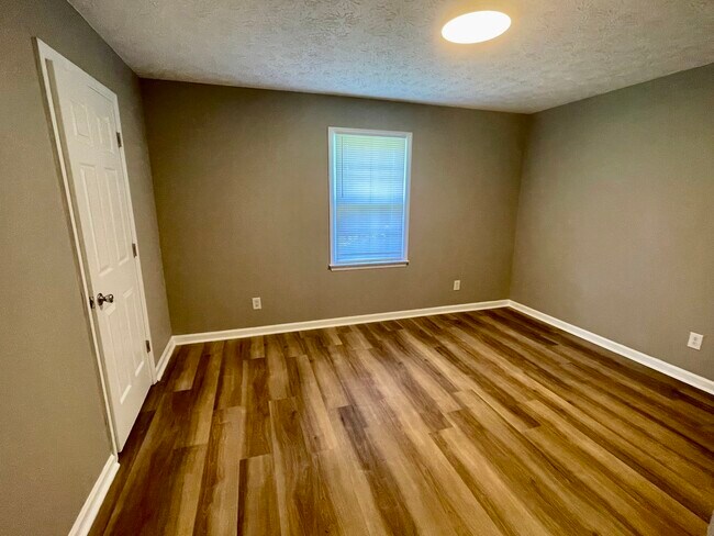 Building Photo - 425 Lexington Heights