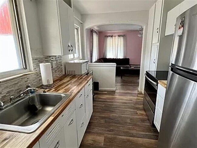 Building Photo - Fantastic Home