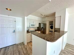 Building Photo - Brickell Avenue, Miami, FL 33131 - 1 BR 1 BA condo