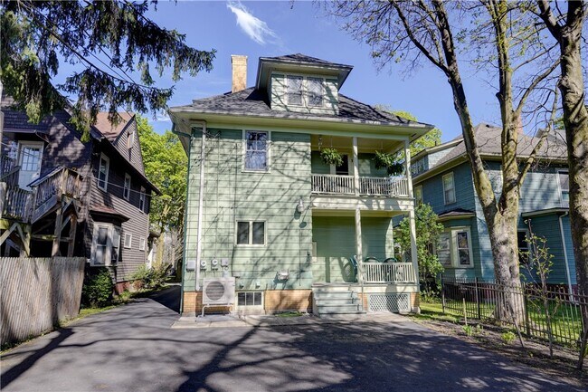 Building Photo - 38 Cornell St