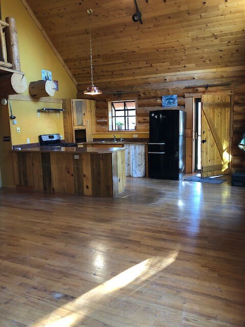 Building Photo - Spacious Cabin in the Pines ~ S Prescott