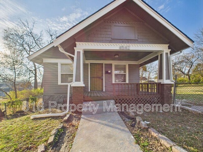 Building Photo - 4542 Chestnut Ave