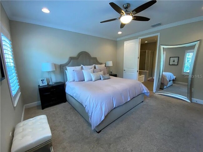 Building Photo - Large 3 Bed 3.5 Bath 2 Car Garage Townhous...