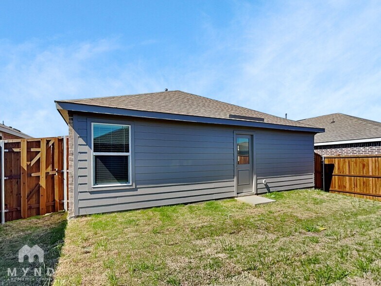 Building Photo - 2049 Belgian Dr