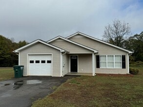 Building Photo - Charming 3BR/2BA Single-Family Home in a Peaceful Commerce Location