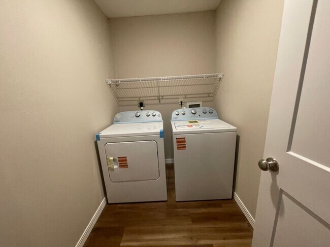 Building Photo - New Never Occupied - Brand New 2 bedroom 2 bath Duplex in Kimberling City, MO