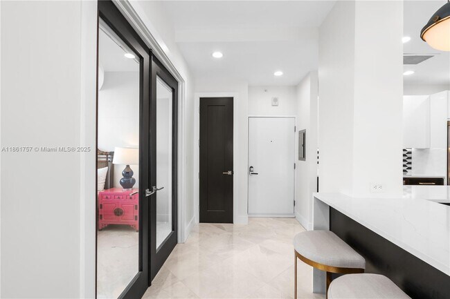 Building Photo - 209 N Fort Lauderdale Beach Blvd