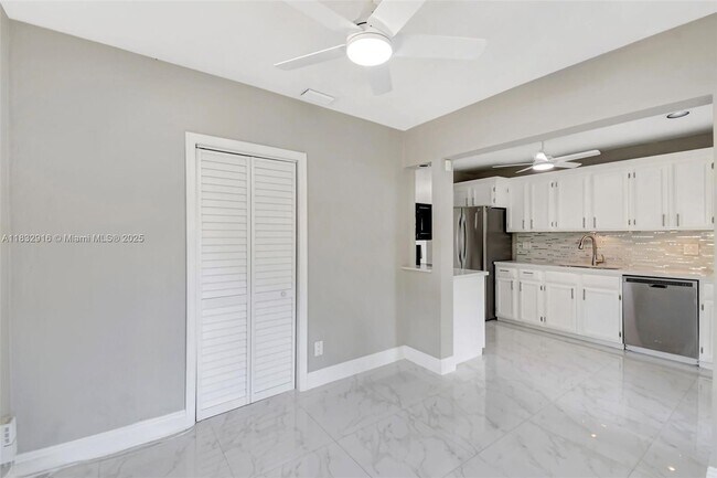 Building Photo - 320 NW 51st Ct