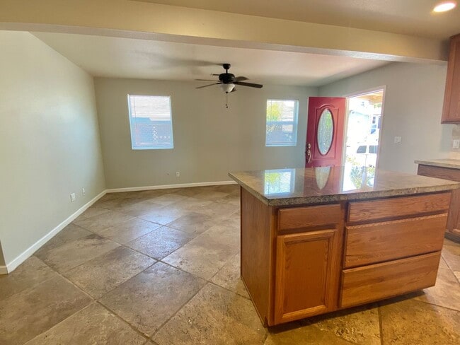 Building Photo - Charming 2 Bedroom Westside Petaluma Bungalow