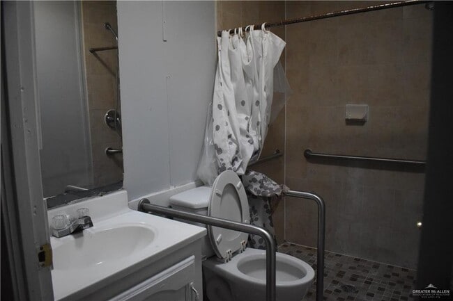 Building Photo - 9 Banyan Ave