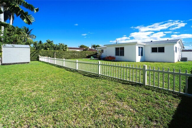 Building Photo - 21230 NE 24th Ct