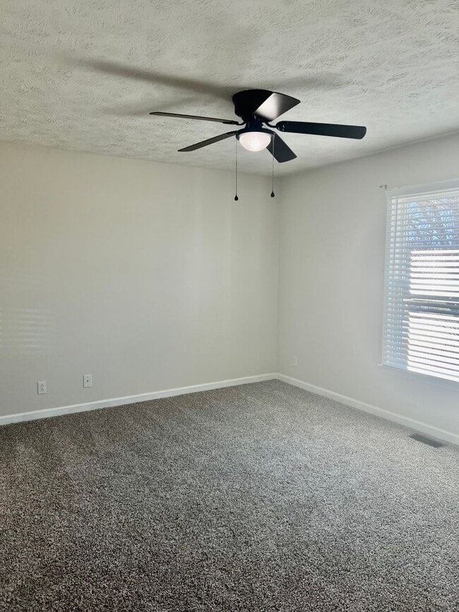 Building Photo - AVAILABLE NOW! 3 Bedroom, 2 Bath Home off Needmore Road