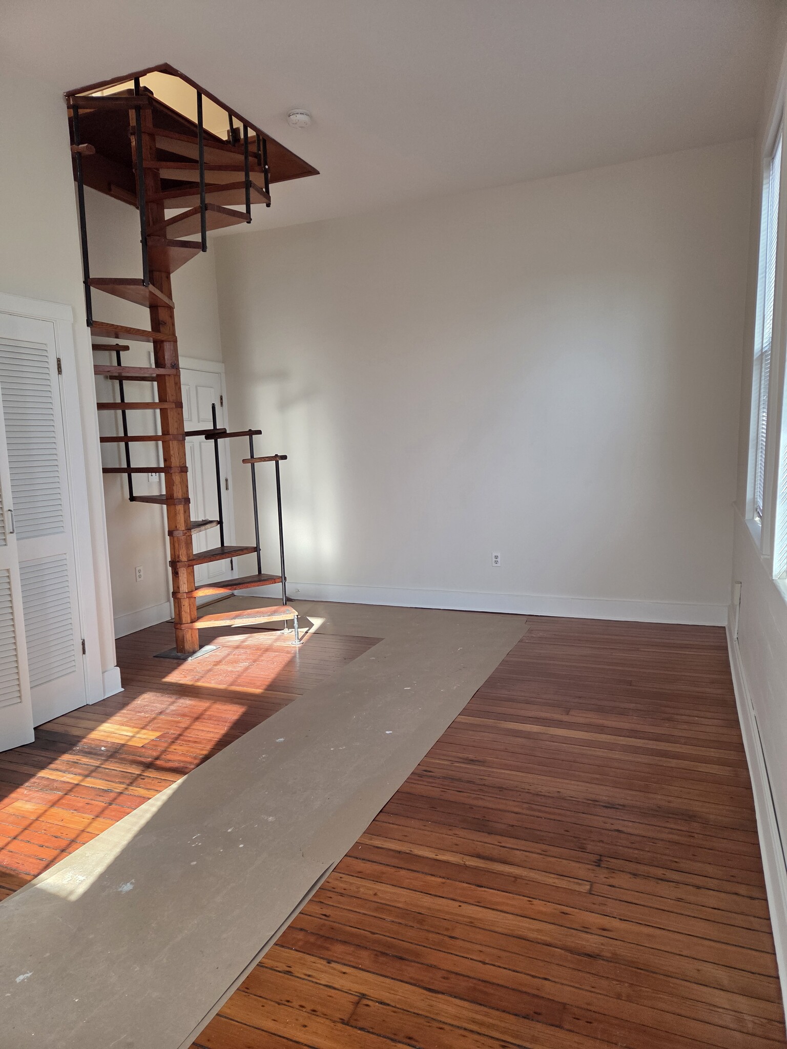 Building Photo - 32 Farewell St