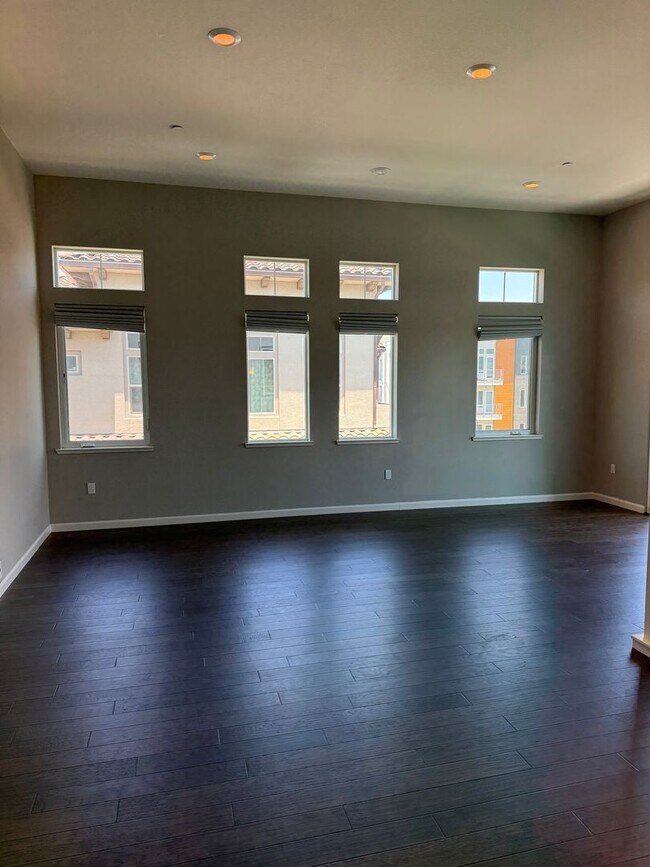 Building Photo - PENTHOUSE CONDO IN COMMUNICATION HILL | 2B...