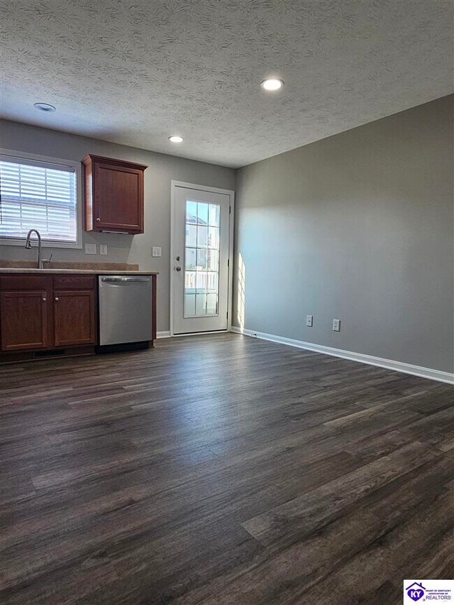 Building Photo - 118 Twin Lakes Dr