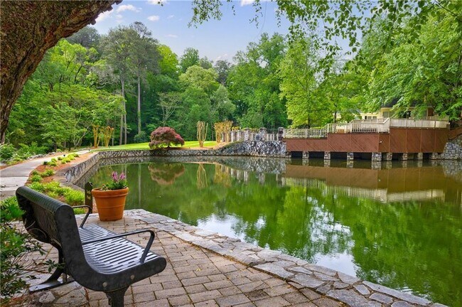 Building Photo - 27306 Plantation Dr NE
