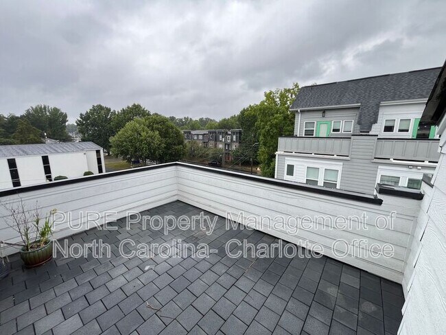 Building Photo - 2128 Electric Ln