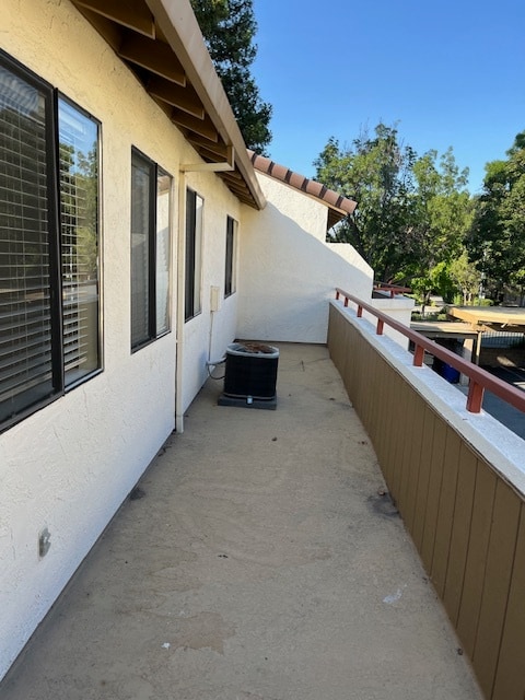 Building Photo - 5015 Valley Crest Dr