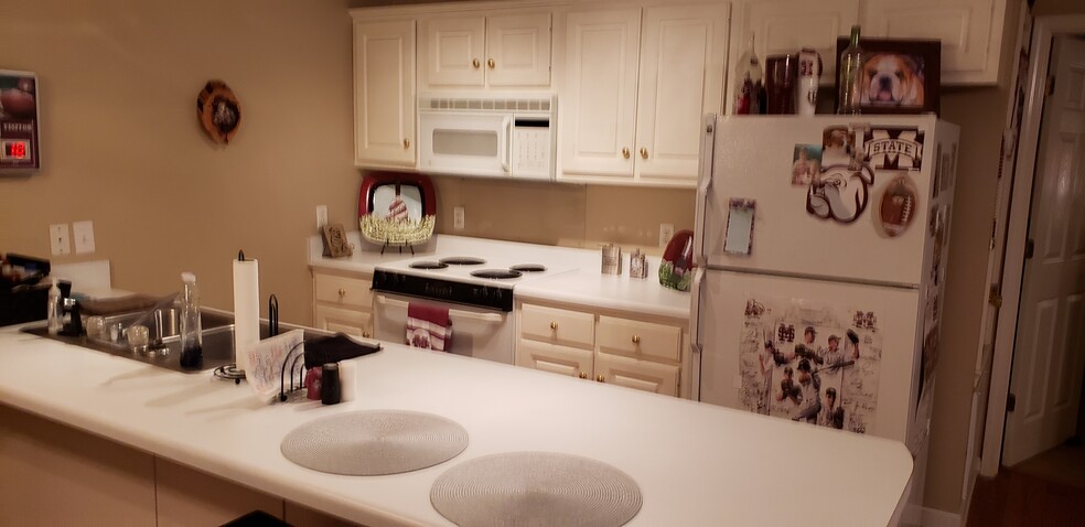 Building Photo - 1064 N Montgomery St