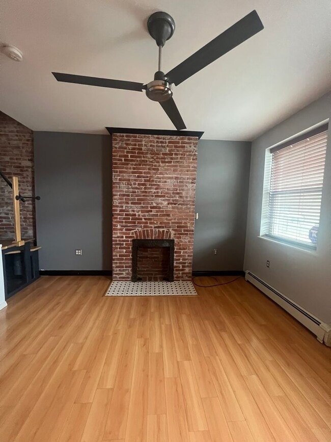 Building Photo - Stylish 2-bedroom modern townhome in the South Side Slopes