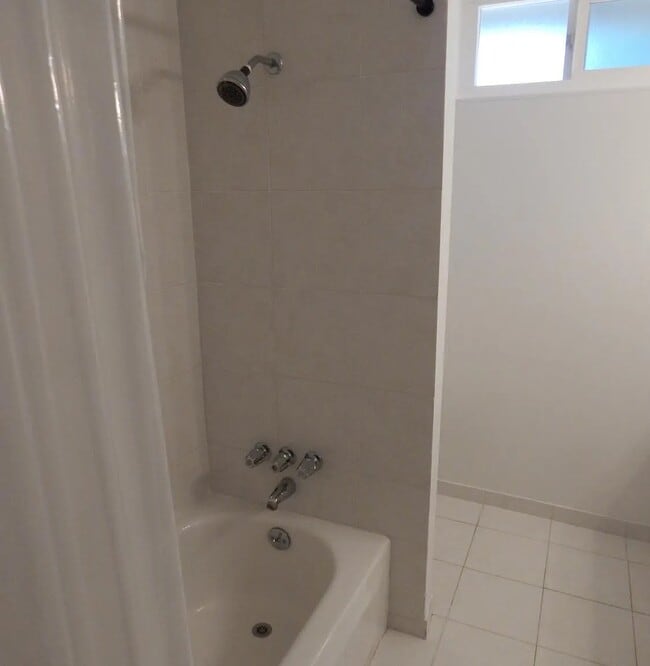 Building Photo - 400 Seville Pl