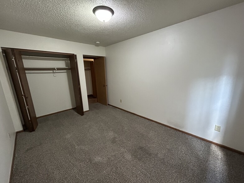 Building Photo - 418 S Van Buren St