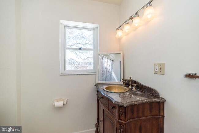 Building Photo - 7738 Ardleigh St