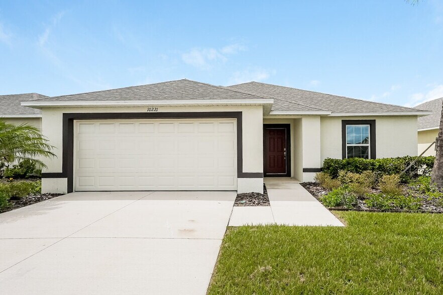 Primary Photo - 10221 Carp Holw Rd