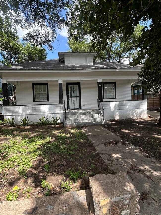 Building Photo - 1107 Angelina St