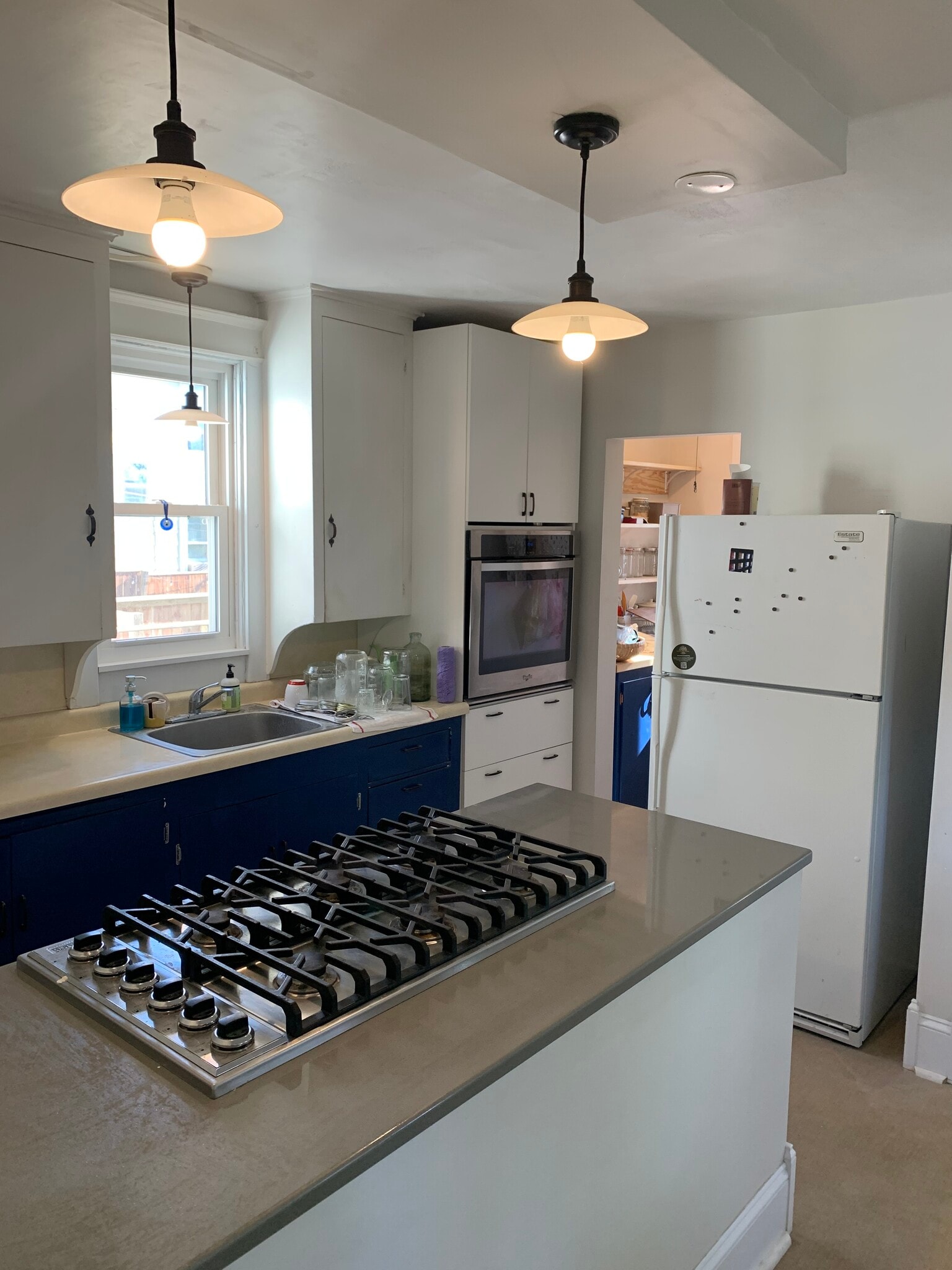 Building Photo - 620 E 7th St