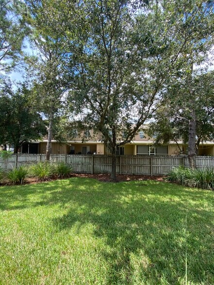 Building Photo - 1309 Throckmorton Dr