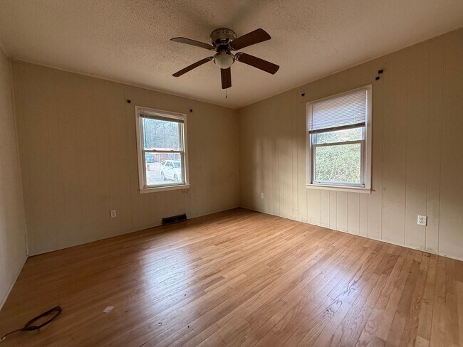 Building Photo - 406 N Rutherford St